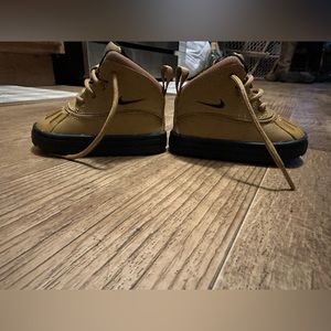 Nike toddler shoes size 4c